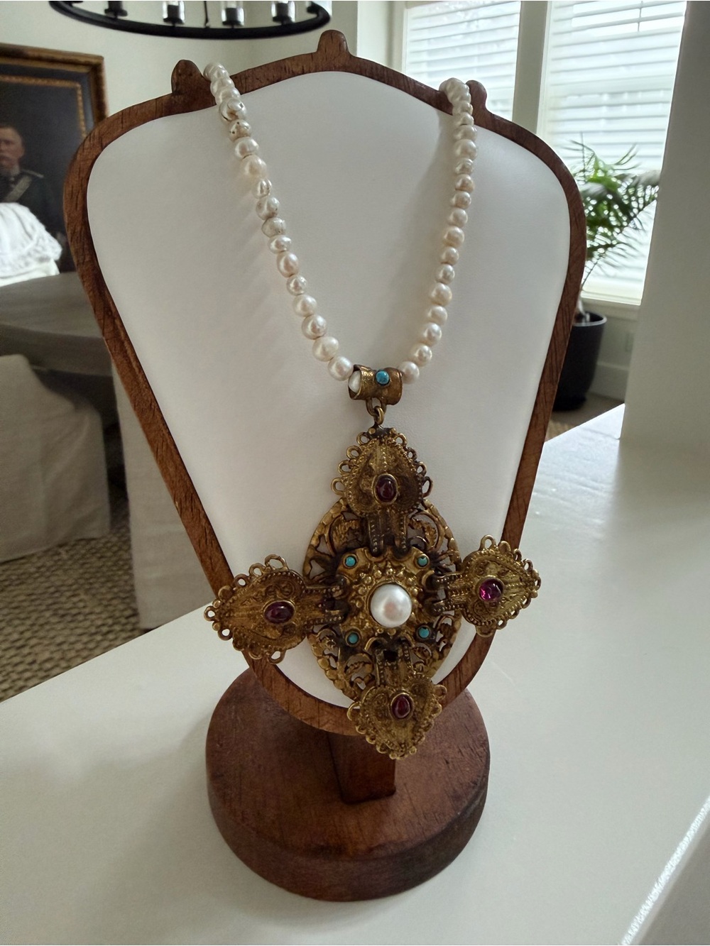 Stunning Vintage Fresh Water Pearls & Gold Cross Necklace